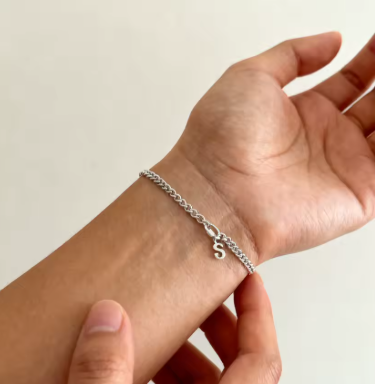 Kit de pulseras permanentes con iniciales personalizadas